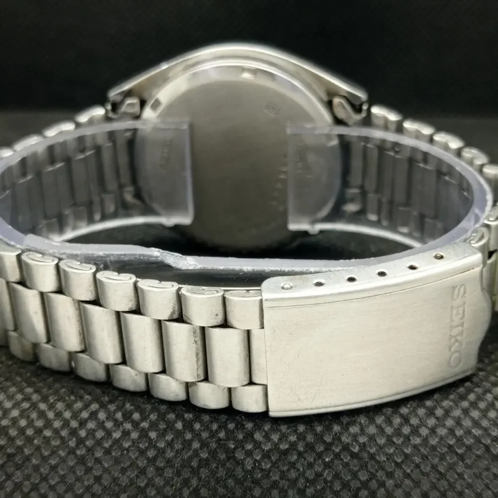 Vintage 1996 Seiko Automatic Mens Silver Watch W/daydate & Gold accents - Picture 2 of 8